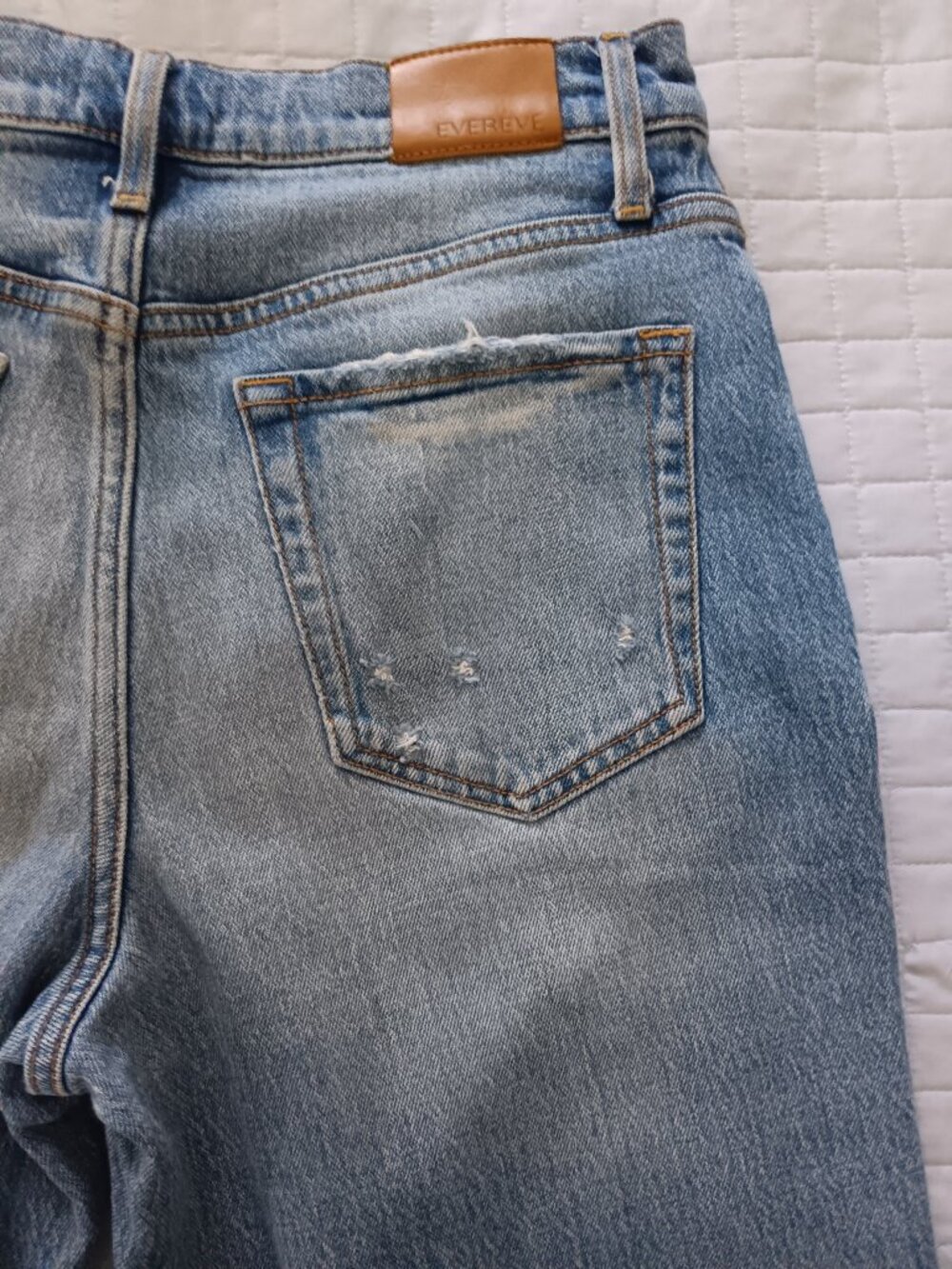 Evereve Ever Vintage Barrel Leg Distressed Blue Jeans Retail $148 - Picture 4 of 4